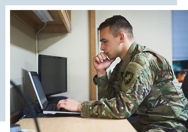 A army studen study on the computer