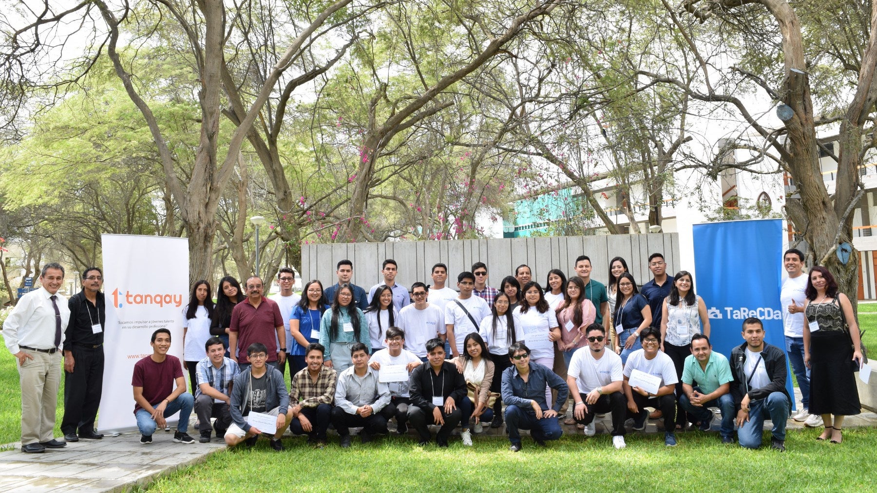 TaReCDa participants standing outside